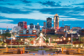 Fototapeta premium Des Moines, Iowa, USA downtown city skyline