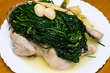 boiled chicken and chives with garlic, ginseng and bay leaf