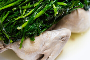 boiled chicken and chives with garlic, ginseng and bay leaf