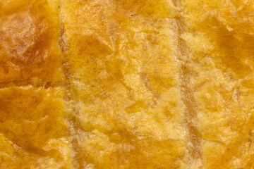 gros plan sur le feuilletage d'une galette des rois	