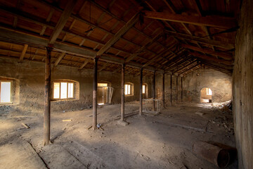 Voyage en Sardaigne Italie cote mer falaise grotte ruine industrielle tour paysage