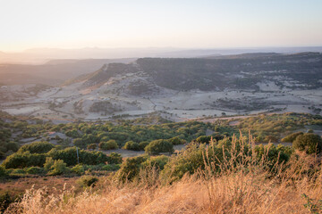 Voyage en Sardaigne Italie cote mer falaise grotte ruine industrielle tour paysage