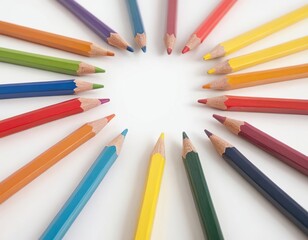 Fototapeta premium A colorful array of pencils arranged in a circular pattern, ideal for art and creativity.