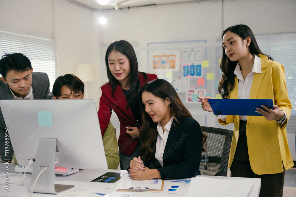 Poster diverse asian businesspeople collaborating on a project, analyzing data displayed on a computer scre