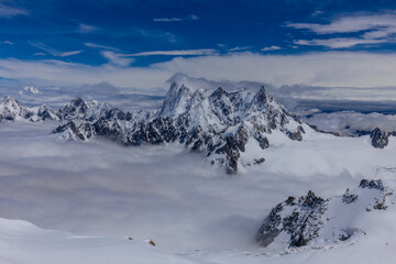 Obraz premium View of snow mountain glaciers at the high altitude in the Alps. Stunning mountain landscape with high snow peaks and summits of Mont Blanc mountain range from Aiguille du Midi summit
