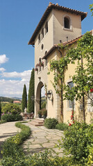 Fototapeta premium vertical Tuscany villa countryside vacation holiday winery