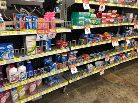 Over-the-counter medicine display with aspirins Bodega Aurrera, M&eacute;xico