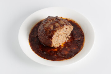 日本のデミグラスハンバーグ 断面の斜め