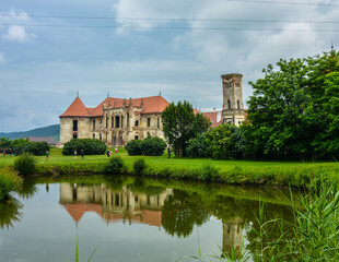 Obraz premium Architectural monument undergoing reconstruction