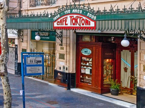 Tradicional Cafe Totoni: iconic French-style cafe opened in 1858, favorite haunt of the cultural elite with live tango. Buenos Aires, August, 2012.