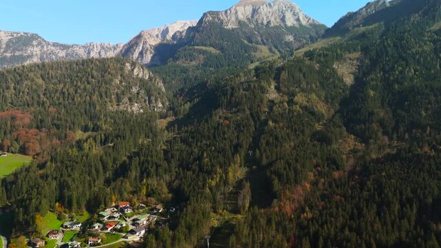 Jennerbahn am Koenigssee, Deutschland Luftaufnahme im Herbst. Cable car Jennerbahn up mountain in Schonau am Konigssee from Jenner aerial view in fall in Germany, Bavaria. Berchtesgadener Land. 