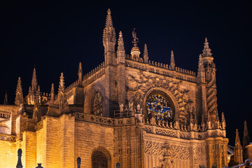 Sevilla Kathedrale & La Giralda an der Plaza del Triunfo an Weihnachten in der Nacht, Sevilla, Spanien / Catedral de Sevilla