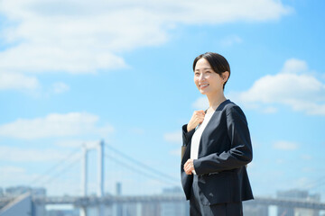 スーツ姿のビジネスウーマン