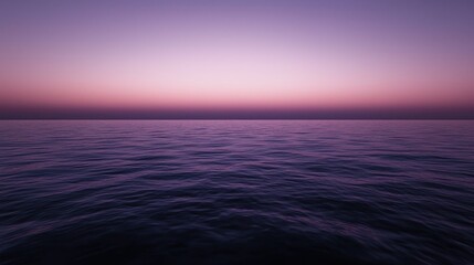 Obraz premium Serene ocean sunset with purple hues.