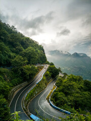 roads in the mountains bends