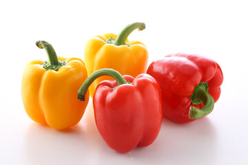 パプリカ4個　白バック