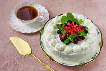 メキシコのスイーツ パステル・デ・トレス・レチェス(3種のミルクのケーキ) コピースペースあり  Mexican sweets Pastel de Tres Leches ( Mexican Tres Leches Cake,Tres Leches Cake,Three Milk Cake, 3 Milk Cake) with copy space