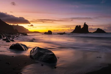 Foto op Plexiglas Amazing sunset with dramatic sky at ocean beach © viktoriya89