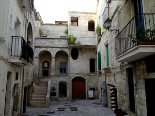 Un angolo caratteristico di Polignano a Mare.