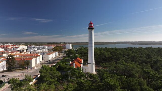 Farol de Villa Real de Santo Antonio en el r&iacute;o Guadiana,  Portugal.