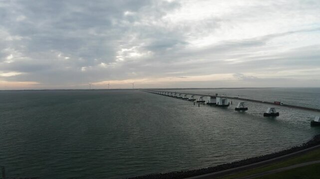 Zeelandbrug, Pays-Bas &ndash; Pont embl&eacute;matique hollandais sur la mer