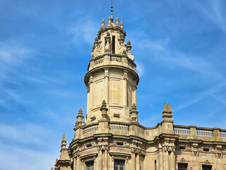Obraz premium Historic Architectural Detail of the Correos Building in Barcelona