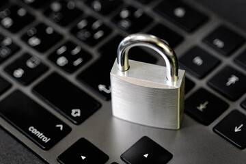 南京錠とキーボード