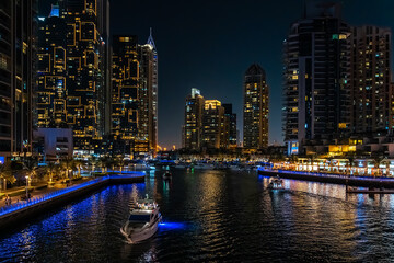 Obraz premium Panorama of Dubai Marina at sunset