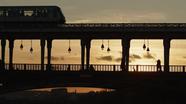 Life on Bir Hakeim bridge in Paris at sunset
