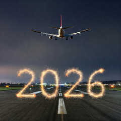 Das Jahr 2026 als Feuerspur auf einer Startbahn eines Flughafens