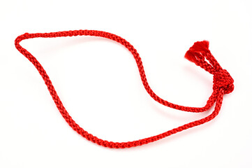 赤い紐閉じて丸く