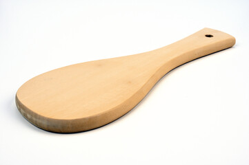 斜めに置いた木のしゃもじ01