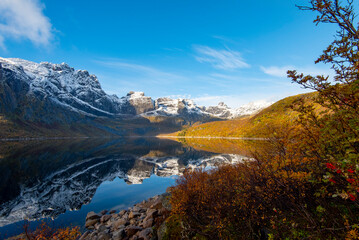 Fototapeta premium Lake Storvatnet near Nusfjord - Norway