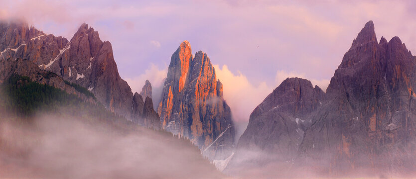 Sextener Sonnenuhr im Morgenrot, Berggipfel, Sextener Dolomiten, Italien, Europa, Panorama 