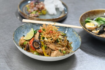stir fry asia food konjac chicken noodles