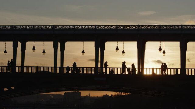 Life on Bir Hakeim bridge in Paris at sunset