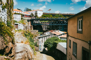 Fototapeta premium Porte ville magique entre terre et mer 