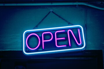 Obraz premium Neon open sign for cafes and restaurants