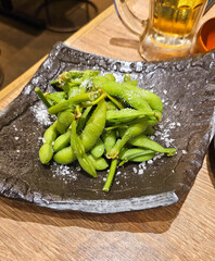 Japanisch essen, Edamame, Bohnen mit Mehrsalz