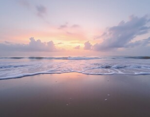 Obraz premium Sunset Beach with Glistening Sand and Pastel Sky