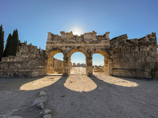 Hierapoli de Pamukkale, Turquía. Sitio arqueológico con anfiteatro romano. 