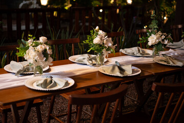 Decoração de mesa com flores