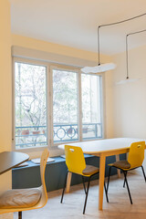 Appartement rénové avec des architectes, moderne et design