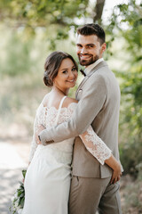 Naklejka premium guy and a girl newlyweds are walking in the forest
