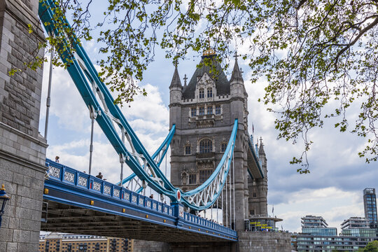 London's Tower Bridge: Victorian Engineering Marvel
