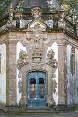 Vista parcial, Santuário do Bom Jesus do Monte, Braga, Portugal, é um icônico local turistico de peregrinação, conhecido por sua monumental escadaria barroca, jardins exuberantes e vistas panorâmicas.