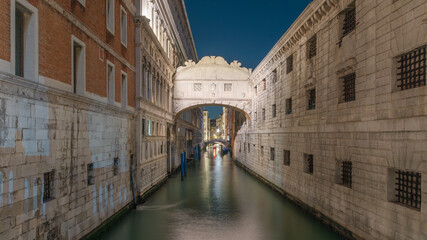 Obraz premium The Bridge of Sighs in Venice at Night