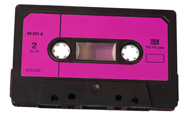 Musikkasette 70er, 80er 90 Jahre, freigestellt mit Platz für 
Text auf pinken Untergrund