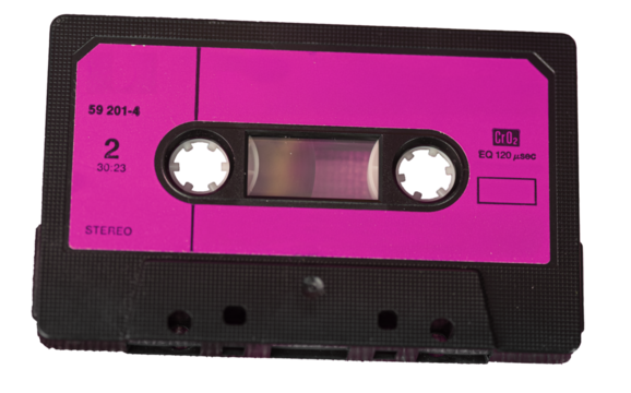 Musikkasette 70er, 80er 90 Jahre, freigestellt mit Platz für 
Text auf pinken Untergrund