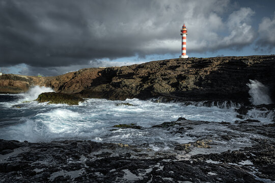 faro al tramonto 
